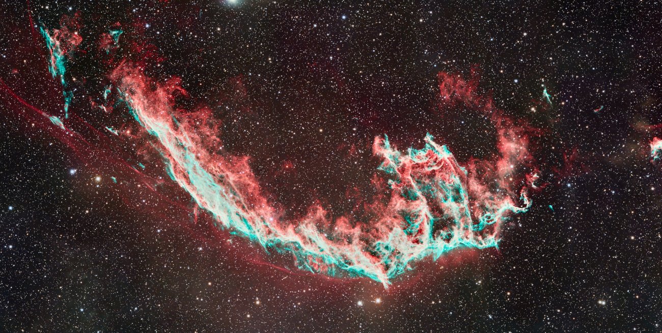 La Grande Dentelle (NGC 6992-6995), la Dentelle orientale : la partie la plus lumineuse, un long ruban de filaments torsadés.