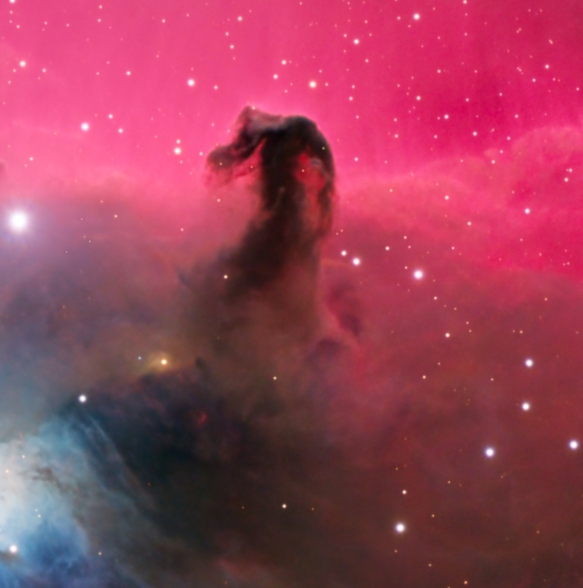 Barnard 33, la Tête de Cheval : un dense pilier de poussière qui se découpe en silhouette sur le rouge d'IC 434.