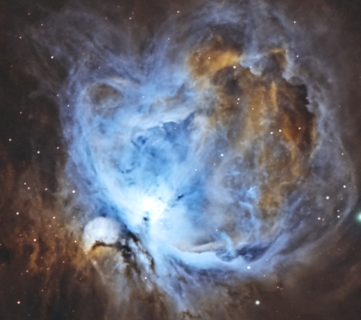 La Grande Nébuleuse d'Orion (M42) : l'amas du Trapèze et ses volutes de gaz, la région de formation d'étoiles massive la plus proche de nous.